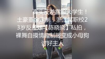 肉欲系美女，丰乳肥臀黑白丝袜，掰开肥穴特写，翘肥臀摇摆