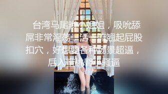 一家三口穿红衣的风骚女子逛公园，去厕所拉肚子去了，屁眼子冒出健康的稀粑粑（原档）