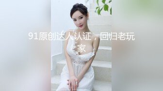  小骚逼露脸洗干净了伺候小哥哥诱惑狼友，舔鸡巴的样子好骚吸蛋蛋，深喉抽插