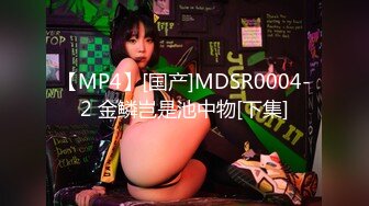 明星颜值笑起来甜美小姐姐全裸诱惑，白皙美乳揉捏，不给看逼若隐若现，喜欢玩诱惑吊人胃口，摆弄各种姿势抚摸