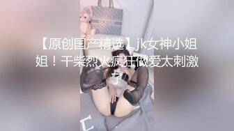 【新片速遞】 邻家妹妹型乖巧美女，难得露逼诱惑，撩起裙子没穿内裤，掰开粉嫩小穴，翘起美臀太诱人