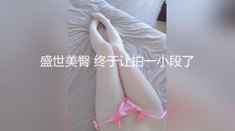 【新片速遞】 ⚫️⚫️美女如云服装城女厕，全方位脸逼同框偸拍多位美眉方便，迷之操作的小姐姐揪阴毛