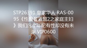 马尾辫爆乳女神，蜘蛛侠情开档趣装，胸前割开露奶子，蜜桃美乳翘起掰穴，乳晕滴蜡极度淫骚，吊带黑丝更是诱人1