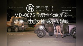 房东低价把房子租给两个眼镜大学生美眉晚上浴室窗外偷窥她俩洗澡换卫生巾