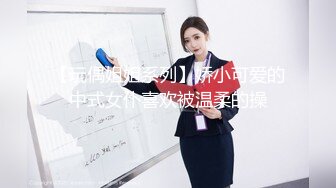   漂亮白嫩学姐约到酒店 小姐姐坐在床上肉感身材撩人大长腿这销魂风情受不了