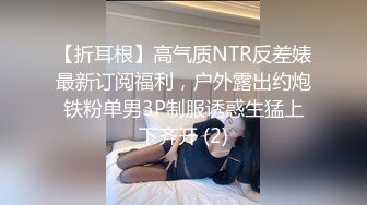 【依依丫丫】丝袜足交榨汁女神脚趾夹着龟头不断挑逗摩擦你能坚持多久～完美足弓下的黑丝套鸡全都喷涌在脚底了 (1)