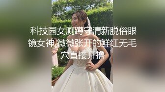 苗条骚气少妇驾车野外双人啪啪口交下车后入抽插喷水