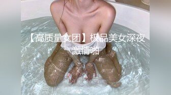 双屌同插,一根假JB,一根真J8共同一起插一个臊洞穴