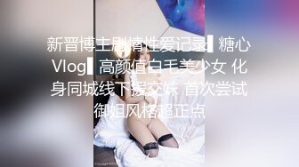 黑虎街头露出大龟头喷射 正在等公交车的美女