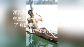 老牛吃嫩草自拍達人秦老六拿著自拍棒和妹子邊啪邊自拍