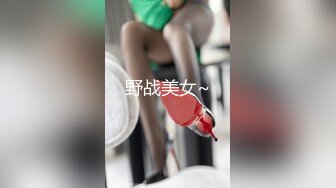 喵喵是个猫极品颜值酒窝美女，戴眼镜扎起头发，简直完美脱下内裤露肥臀，揉捏白皙奶子，掰穴特写洞洞很小紧致