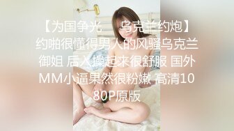 【新片速遞】 饭店女厕偷拍眼镜美女的极品小嫩B