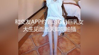 大学女厕TP黑白方格连衣裙眼镜长发漂亮的学妹