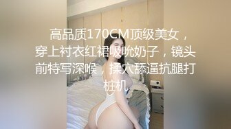   哺乳期短发风骚美少妇，两个大奶子涨奶，挤了一杯乳汁，撩起皮短裙自慰，道具假屌抽插骚穴