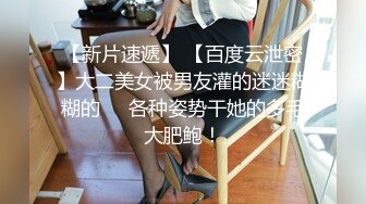  骚女酒店开房两男一女3P淫乱大战，跪地两根JB轮流着交，埋头交前后一起操，大屁股上位骑乘极度淫骚