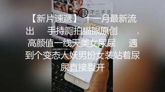 性急的儿子在回老家列车上把老妈拉进厕所给操了