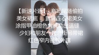 餐厅女厕全景偷拍两位美女服务员发的肥美大鲍鱼