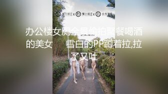  漂亮美女 被黑祖宗超长鸡吧无套输出 爽叫不停 淫水直流