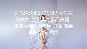 巨乳熟女红奶罩换衣