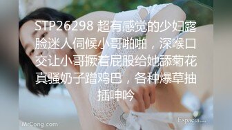 甜美妹子被大黑屌爆操，传教士一顿操，做完以后蛮享受的笑了