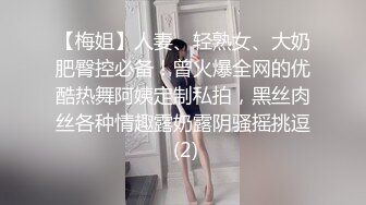  白虎逼姐妹花全程露脸一起玩，听大哥指挥互动狼友撩骚，性感的纹身，揉奶玩逼看特写道具抽插