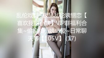 让女友穿上性感道具先打后干，女友很听话，舔完鸡巴就插屁眼女友疼的直叫