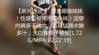 一脸猥琐的小伙竟然有个这么漂亮的女朋友 穿上黑丝掰开鲍鱼 啪啪啪 真让人羡慕