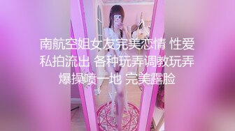 晚上城中村出租屋偷窥隔壁租房的妹子洗澡没想到里面还蹲着个男的洗干净身上的泡泡后居然干起来了