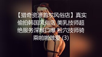 在朋友的家庭影院3P健美选手