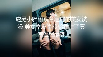 高颜值白衣黑色短裙妹子