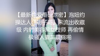 处女骚母狗在家里自慰