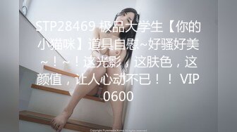 憨憨老公会活儿多：我帮你舔呀。女：嗯嗯啊啊~痒痒，好舒服，表情耐看，真淫荡~这样的老婆太爽了，又色又乖！