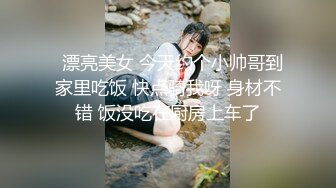 小母狗爬行同学父母眼中的乖乖女 其实是爸爸的小母狗哦 被爸爸牵着狗绳遛弯 好羞耻呢