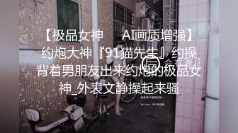 健身教练在家对着镜子自慰