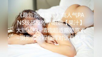 母狗老婆张开双腿自慰, 被老公揉骚逼特写