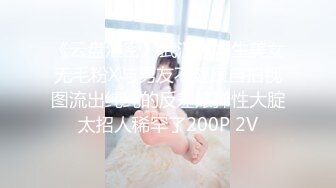 浓妆艳抹的白虎妹子和男友在酒店里解析女友的小美鲍鱼