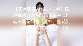  饥渴的少妇露脸镜头前漏奶摸逼诱惑狼友，看着好姐妹被爆草蹂躏