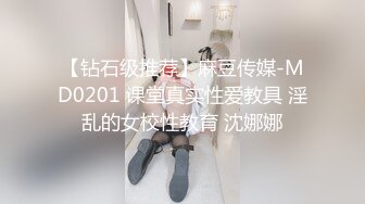 清纯眼镜妹 模样看着还是个三好学生，没想到私下都学会扣逼了，扣得淫水的汪汪声可真清脆！