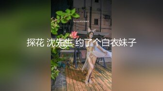  游泳馆更衣室洞中偷窥美女换衣服