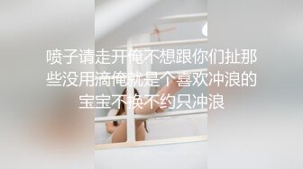 浅色线衣黑紧身裤美女❤️肥美的馒头穴细细长长的逼缝