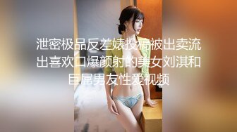  三女两男18嫩妹群P激情大战，排成一排翘起屁股美穴，按头深喉轮流交，扶着屁股后入猛操，手指扣穴揉搓阴蒂