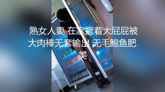 新来的极品学妹露脸首次下海直播，在狼友的指挥下展示，揉奶玩逼掰开骚穴用道具摩擦，慢慢的插进去精彩刺激