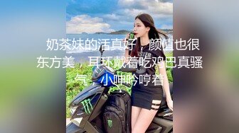 【芷仪g宝】微博128万粉，巨乳肥臀女神尤物最新露脸定制，制服小恶魔大黑牛自慰，淫语挑逗 (2)