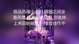 小情侣穿着情侣红裤衩开房，妹子看着娇小一对美乳又大又翘，男友沉迷手机都懒得干