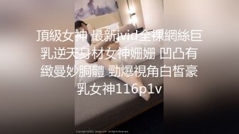 颜值不错的黄毛小妹镜头前刮逼毛给狼友看，干干净净展示粉嫩骚穴，性感艳舞诱惑，揉奶玩逼听狼友指挥真骚啊